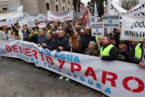 Spanish farmers protest against plans to curb water supply for ...