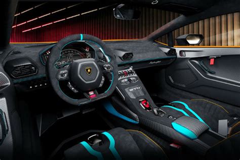 2023 Lamborghini Huracan Interior