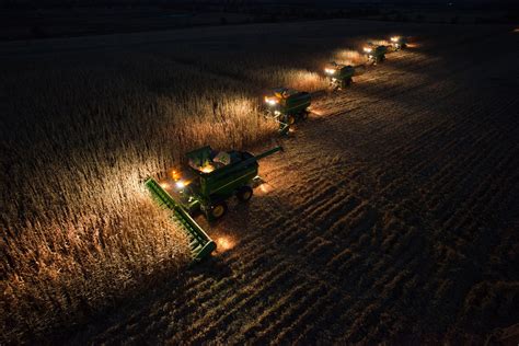 10 Night Farming Photos that Show Production Doesn't Stop at Sundown