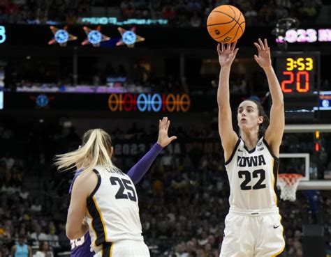 Caitlin Clark Wins Wooden Award, Sweeps Player Of Year Awards - Go Iowa Awesome