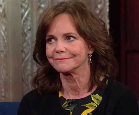 Sally Field Biography - Facts, Childhood, Family Life & Achievements