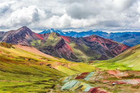 The World’s 30 Most Colorful Natural Attractions | Rainbow mountains ...