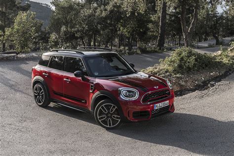 2017 Mini Countryman JCW revealed