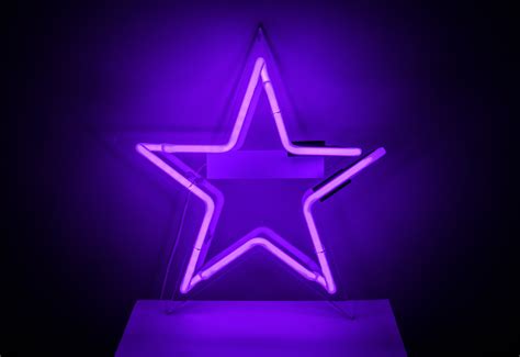 Neon Star Purple - Kemp London - Bespoke neon signs and prop hire.