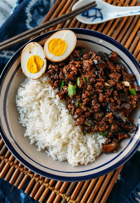 Taiwanese Braised Minced Pork (肉燥饭) | The Woks of Life