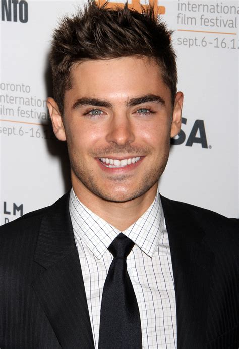 A charming smile :) Zac efron | Zac efron hair, Zac efron, Zac efron ...