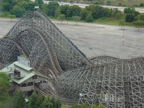 File:Six Flags Great America - Viper roller coaster.jpg - Wikipedia, the free encyclopedia