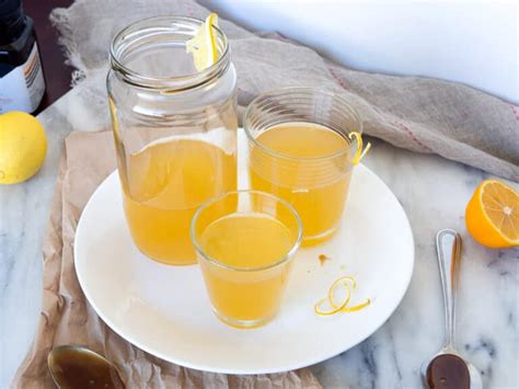 Manuka honey + lemon potion: The instant pick-me-up