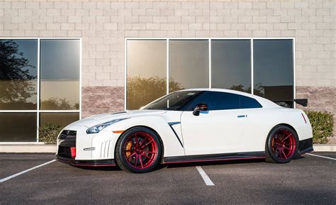Nissan GT-R R35 White with Gloss Red Rohana RF2 Wheel | Wheel Front