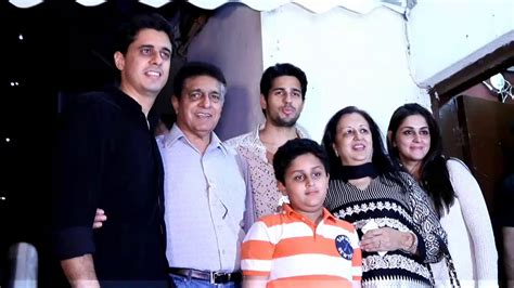 Siddharth Malhotra Family Photos, Father, Mother, Wife, Brother, Age ...