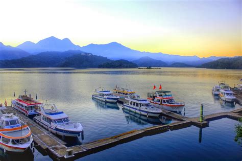 Travel Bugs: Early Morning Walk at Sun Moon Lake