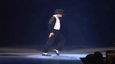 Michael Jackson Moonwalk : Michael Jackson Moonwalk Gif Michaeljackson Discover Share Gifs - The ...