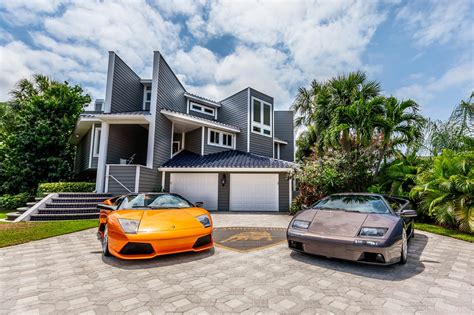 This Waterfront Florida Mansion Was Built With Supercar Enthusiasts in Mind - autoevolution