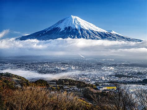 Japanese photographer captures majestic Mount Fuji beaming with new snow – grape Japan