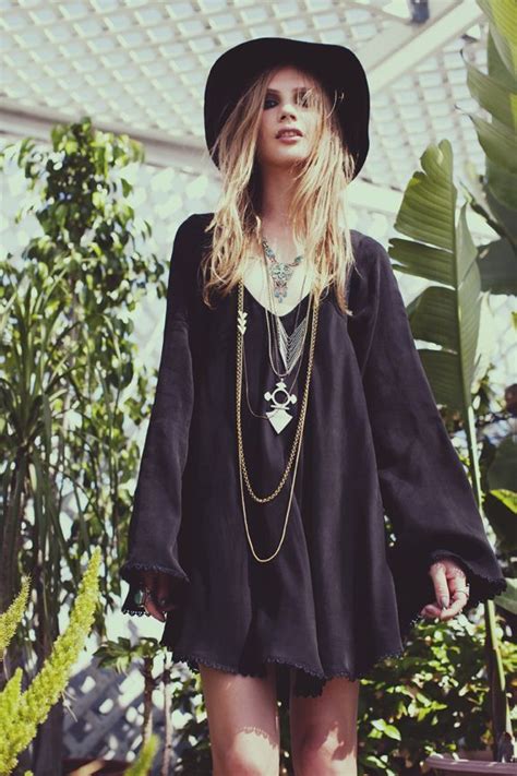 25 Witch-Inspired Outfits You'll Want to Wear - Fashiotopia | Fashion, Black boho dress, Boho ...