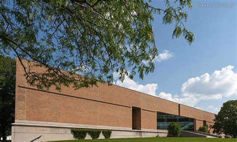 Public architecture in Columbus, IN, including Pei's library