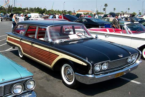 File:1960 Ford Country Squire.jpg - Wikimedia Commons