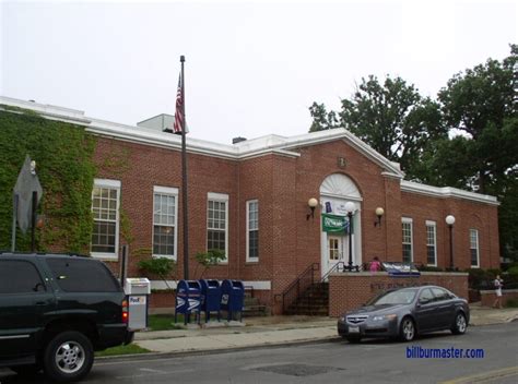 Looking south at the Wilmette Post Office. (July, 2008)