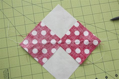 flying geese tutorial_3 Mini Quilts, Art Quilts, Quilt Block Patterns, Quilt Blocks, Flower ...