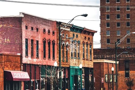 SELECTIVE DEMOLITION AND HISTORICAL NEIGHBORHOODS: PRESERVING THE PAST ...