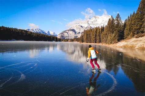 Ice skating in Banff National Park (+video)