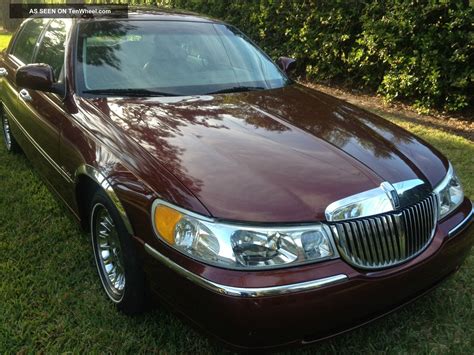 2002 Lincoln Town Car Cartier Loaded