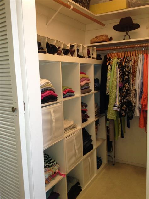 More Than 30 Awesome Small Walk In Closet Ideas | Organizing walk in ...