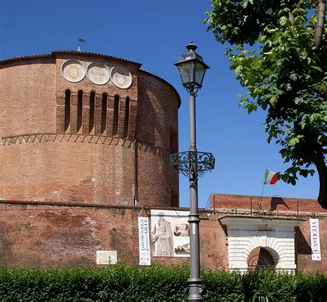 Saluzzo, Piazza Castello, Castiglia (castle tower) | Flickr