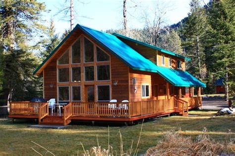 Wallowa Lake lodging Cedar Creek Chalet located at Wallowa Lake.