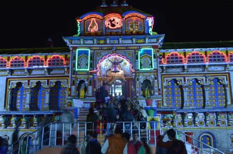 Badrinath Temple - Badrinath Dham Travel Guide - Travel Tours India