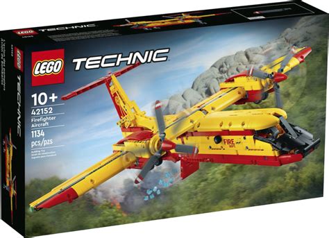 Four new LEGO Technic models for 2023, including Batcycle