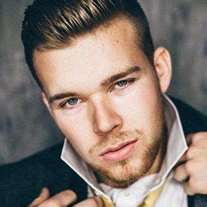 Jamie Johnson - Age, Family, Bio | Famous Birthdays