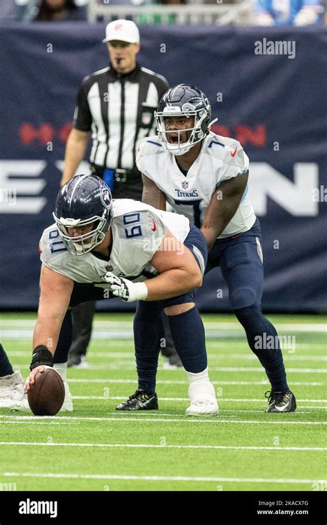 Tennessee Titans quarterback Malik Willis (7) takes his first NFL snap from Tennessee Titans ...