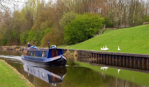 The Leeds Liverpool Canal - Canal / Waterway / Marina in Blackburn, Blackburn with Darwen ...