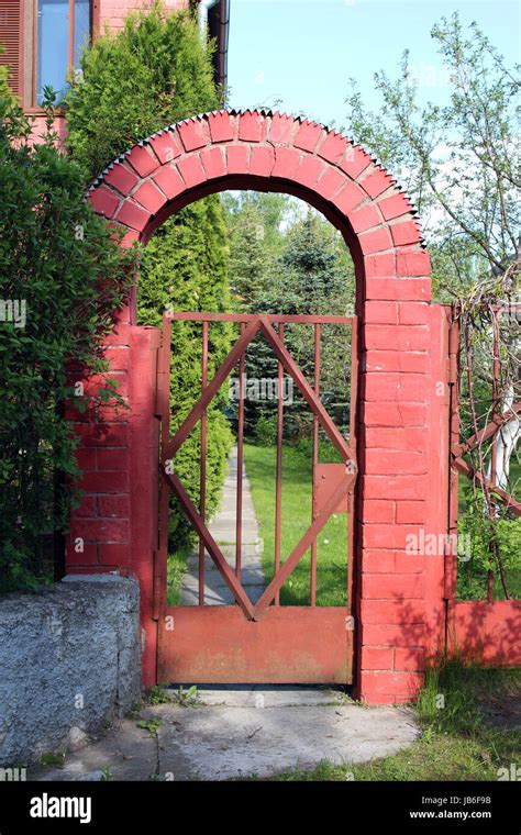 Garden gate with a decorative brick arch. Brick archway entrance Stock ...