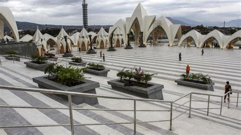 Wisata Religi Masjid Al Jabbar yang Viral Kolamnya Jadi Tempat Renang ...