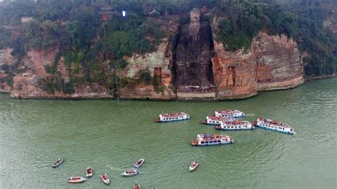 China record floods wet feet of Leshan Giant Buddha | Ask Aunty Grace