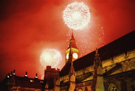 1999 Fireworks mark the new Millennium over the Houses of Parliament ...