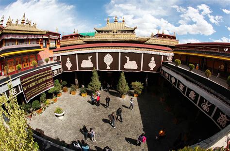 Jokhang Temple Lhasa | Jokhang Temple Facts, History, Map, Tips