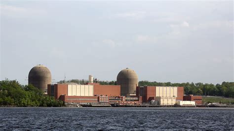 Indian Point Nuclear Power Plant to Shut Down by 2021 - The New York Times