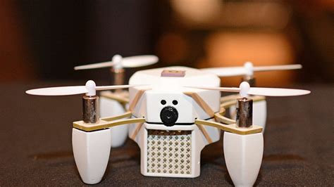 Palm-sized Zano drone zips into CES 2015 - CNET