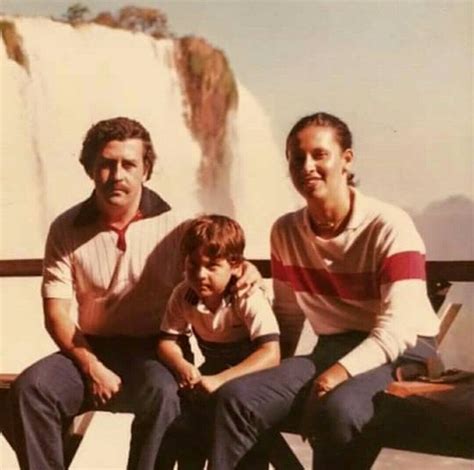 Pablo Escobar Family Photo : r/narcos