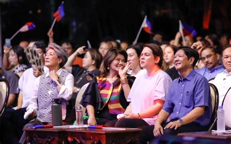 Marcos, VP Duterte attend Palace concert for teachers | GMA News Online