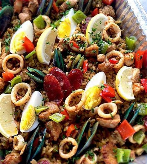 Paella Valenciana (Rice Cooker) | Paella, Paella valenciana, Seafood paella