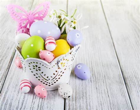 Premium Photo | Easter eggs and flowers