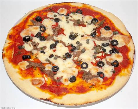 pizza con capperi olive e acciughe | Ricette di Cucina