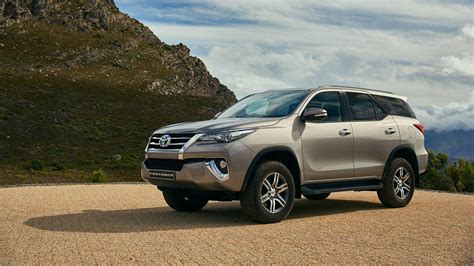 Toyota Fortuner Wallpapers - Top Free Toyota Fortuner Backgrounds - WallpaperAccess