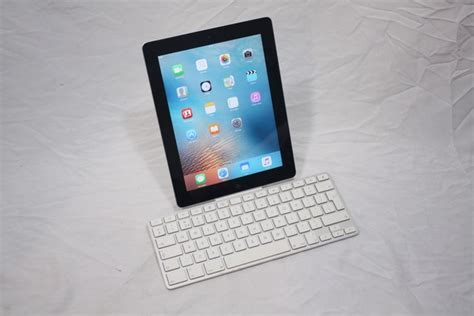 Rare find: Apple iPad 2nd Gen (model A1395) - With original Apple Keyboard Dock (model A1359 ...