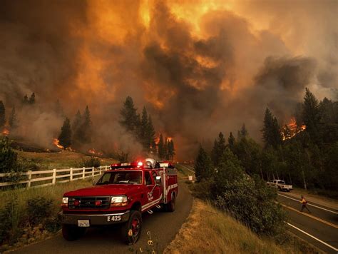 Huge Oregon blaze grows as wildfires burn across western U.S. | MPR News