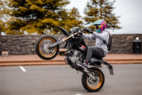 Trying and learning to get my wheelies higher and slower : r/supermoto